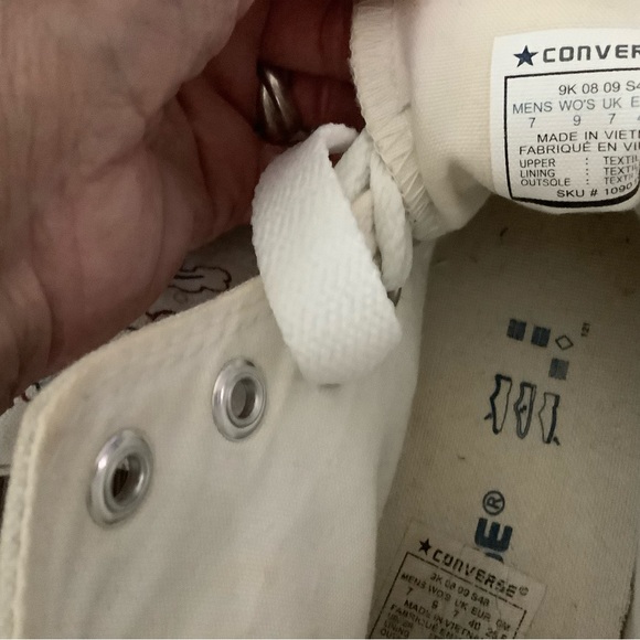 Chuck Taylor Converse Hightop - Picture 8 of 10